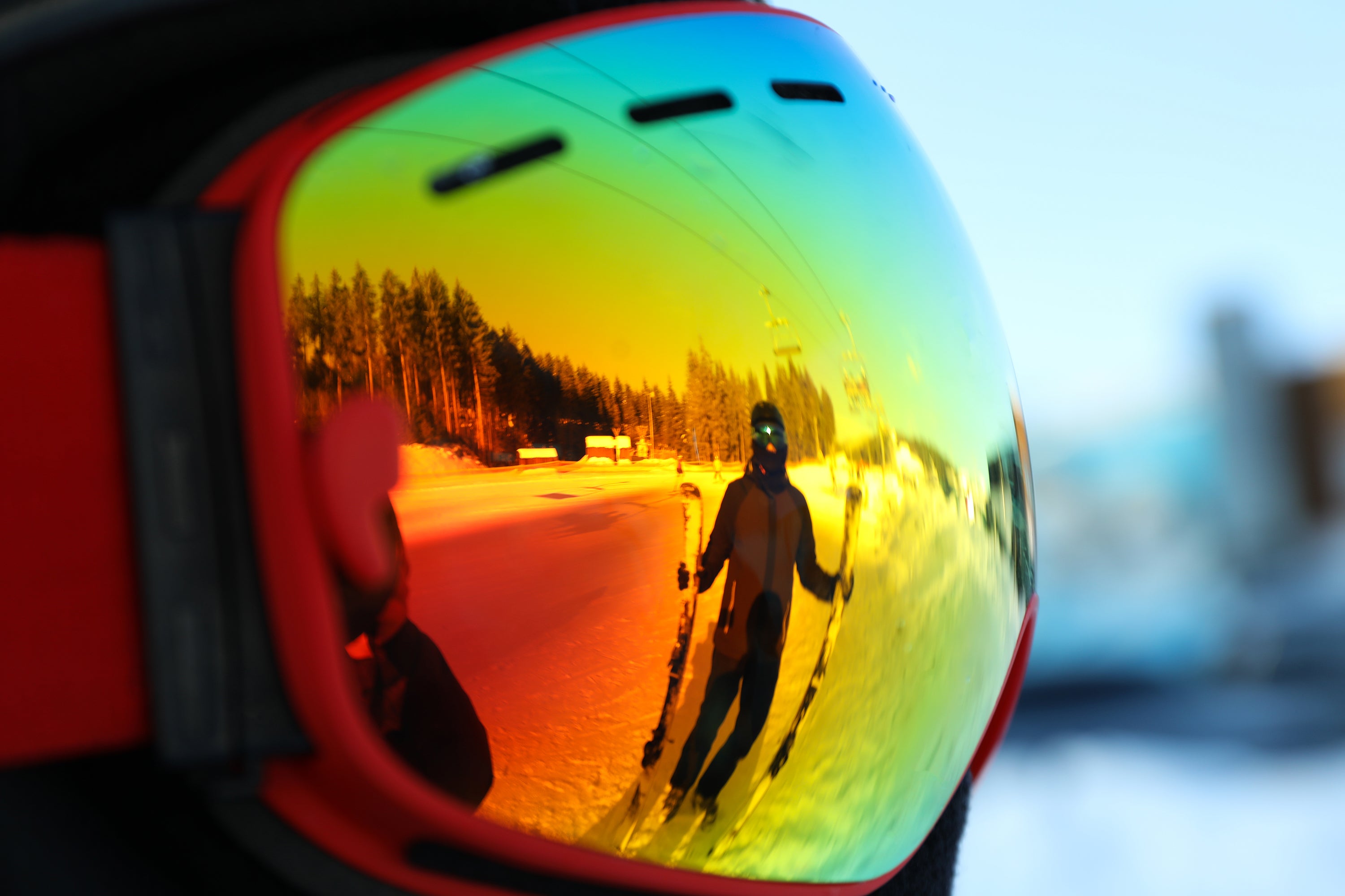 reflection-of-skier-in-goggles-close-up-2023-11-27-04-57-04-utc.jpg