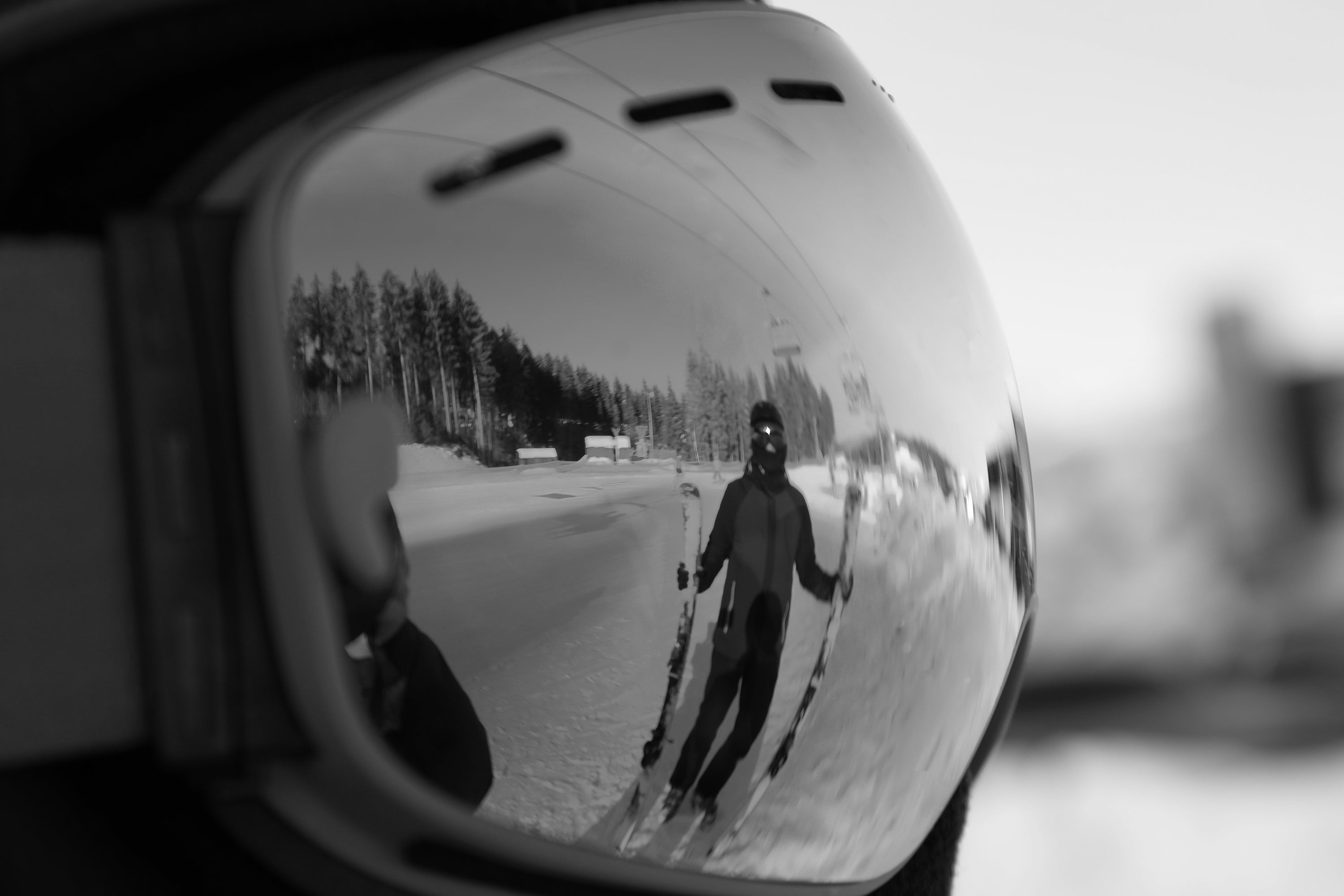 reflection-of-skier-in-goggles-close-up-2023-11-27-04-57-04-utc_copy.jpg