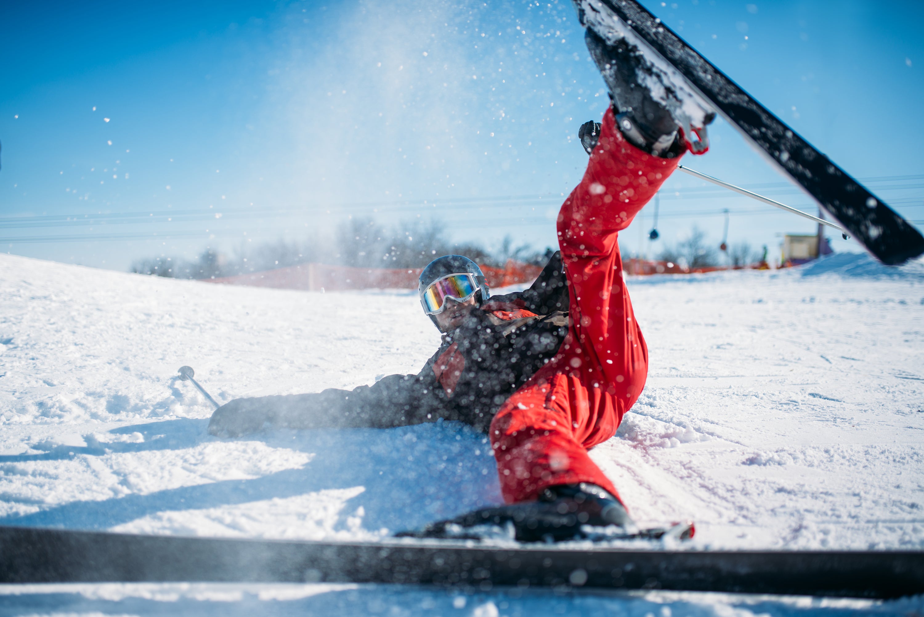 skier-in-helmet-and-glasses-lies-on-snowy-mountain-2023-11-27-05-33-29-utc.jpg